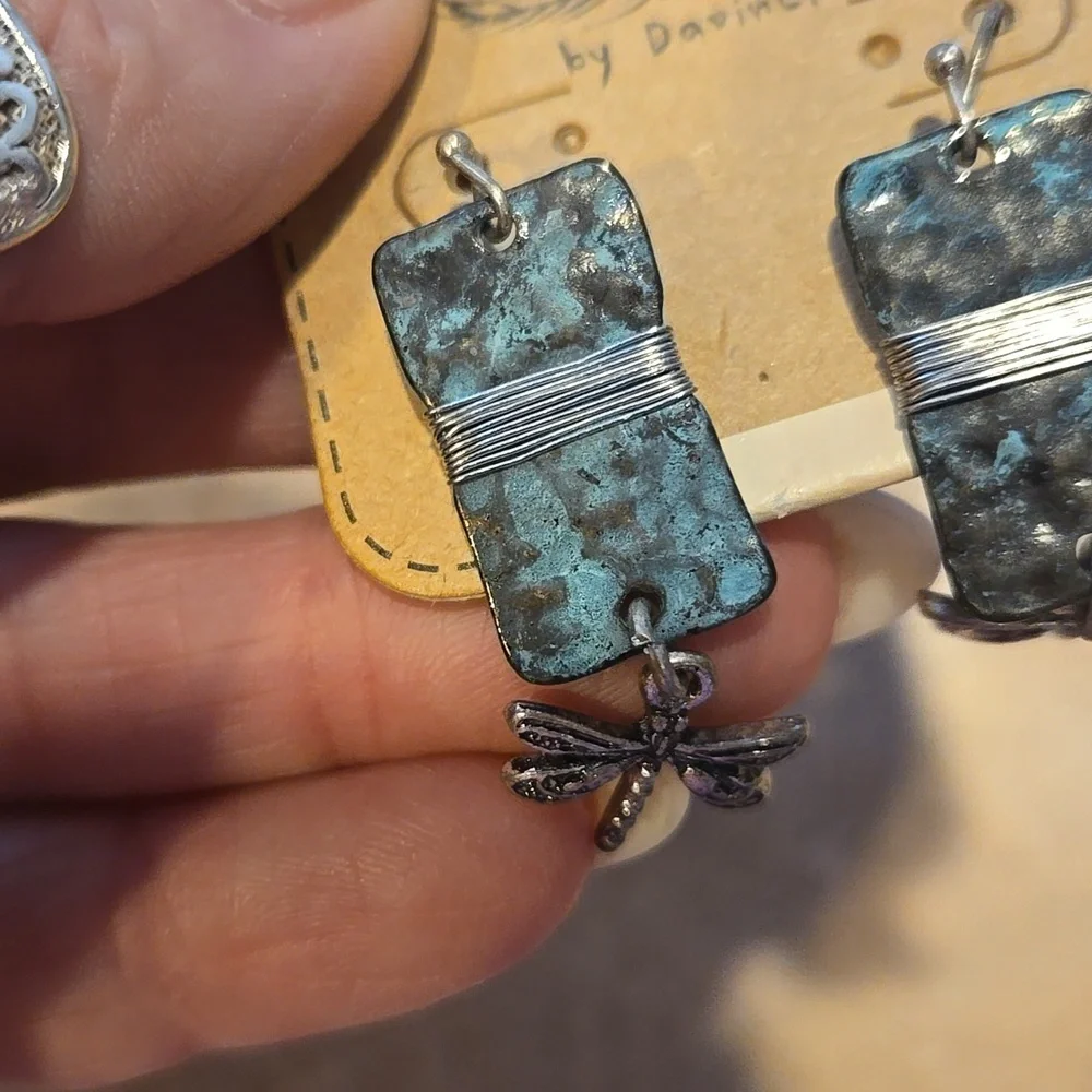 New Story by Davinci Dragonfly Earrings - Picture 2 of 5